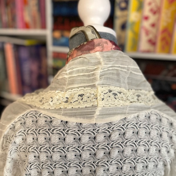 Floral Trim White Lace Tunic - Picture 8 of 12